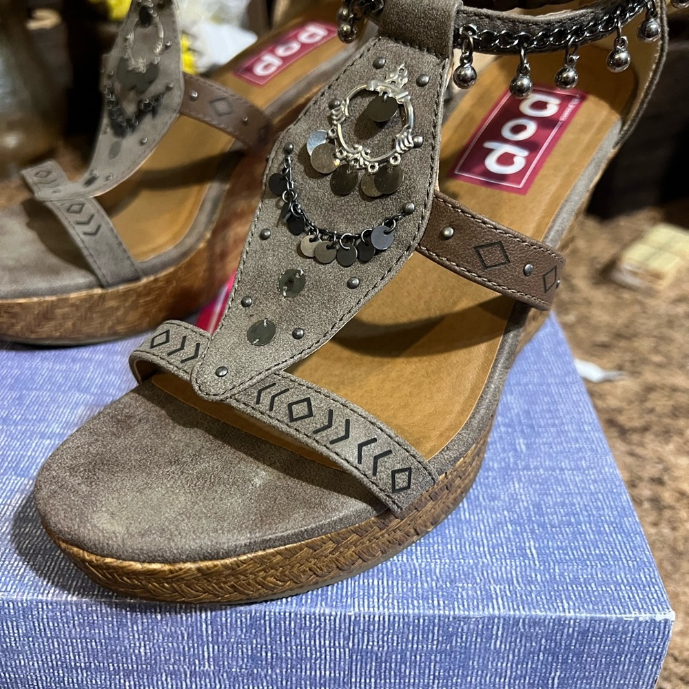 BOC Women's Brown Wedge Sandals